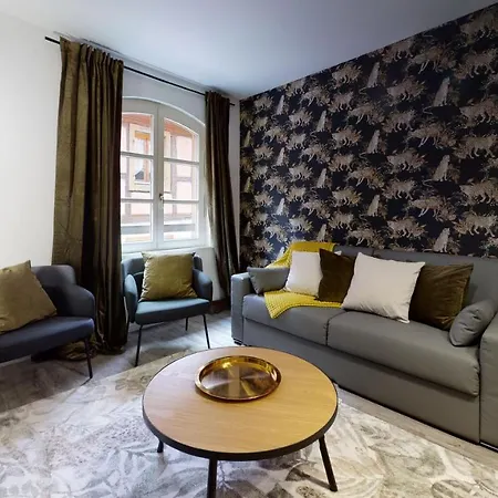 2 La Commanderie アパート *